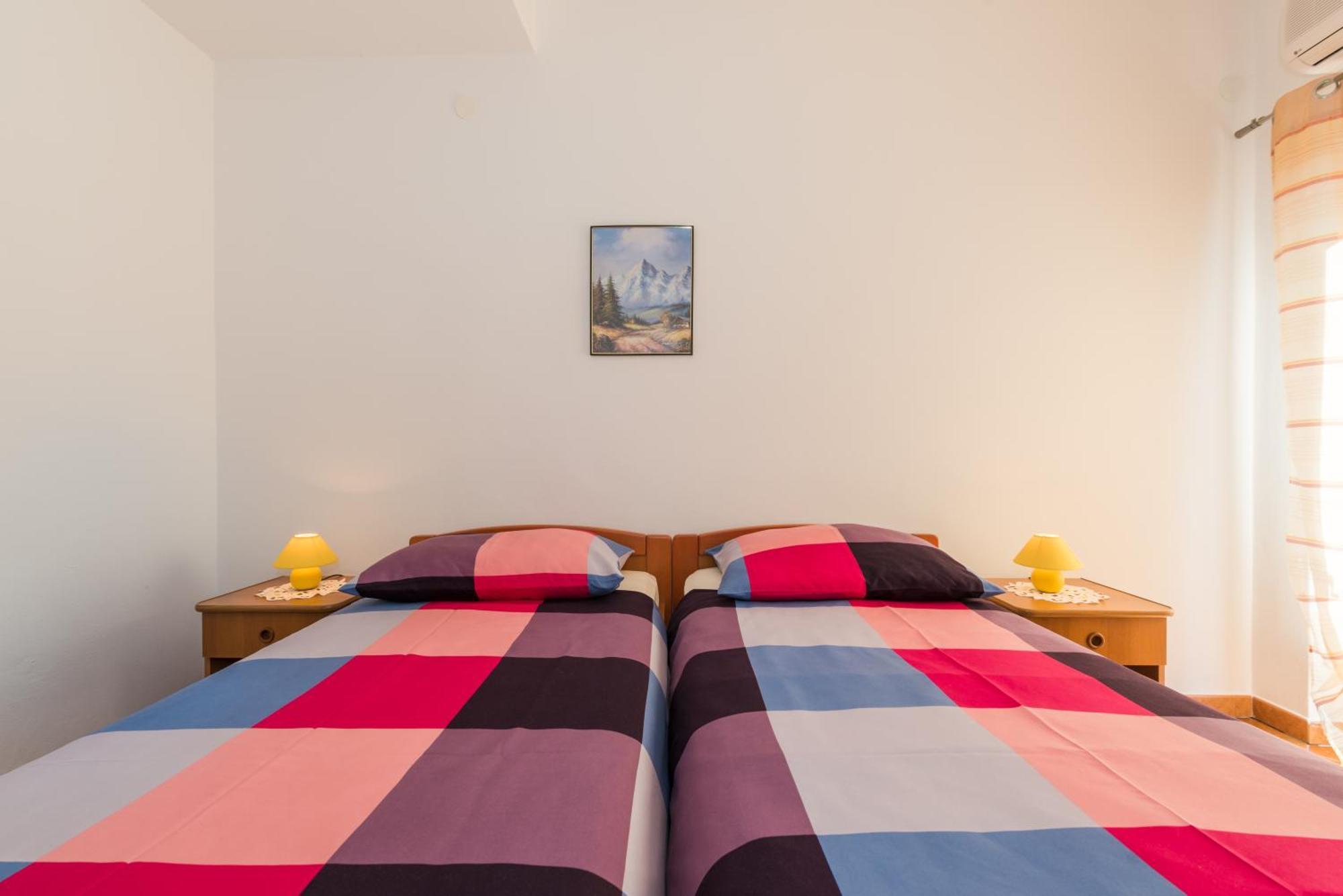 Kamelija Apartment Ровин Екстериор снимка
