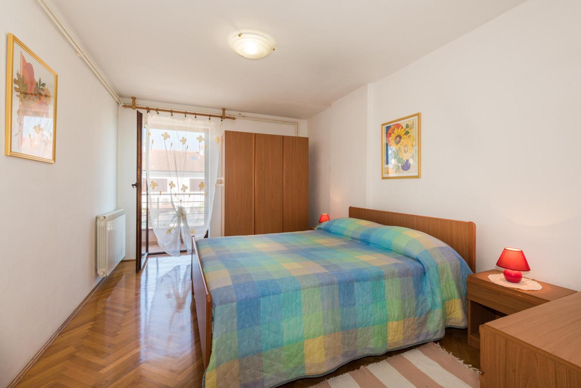 Kamelija Apartment Ровин Екстериор снимка
