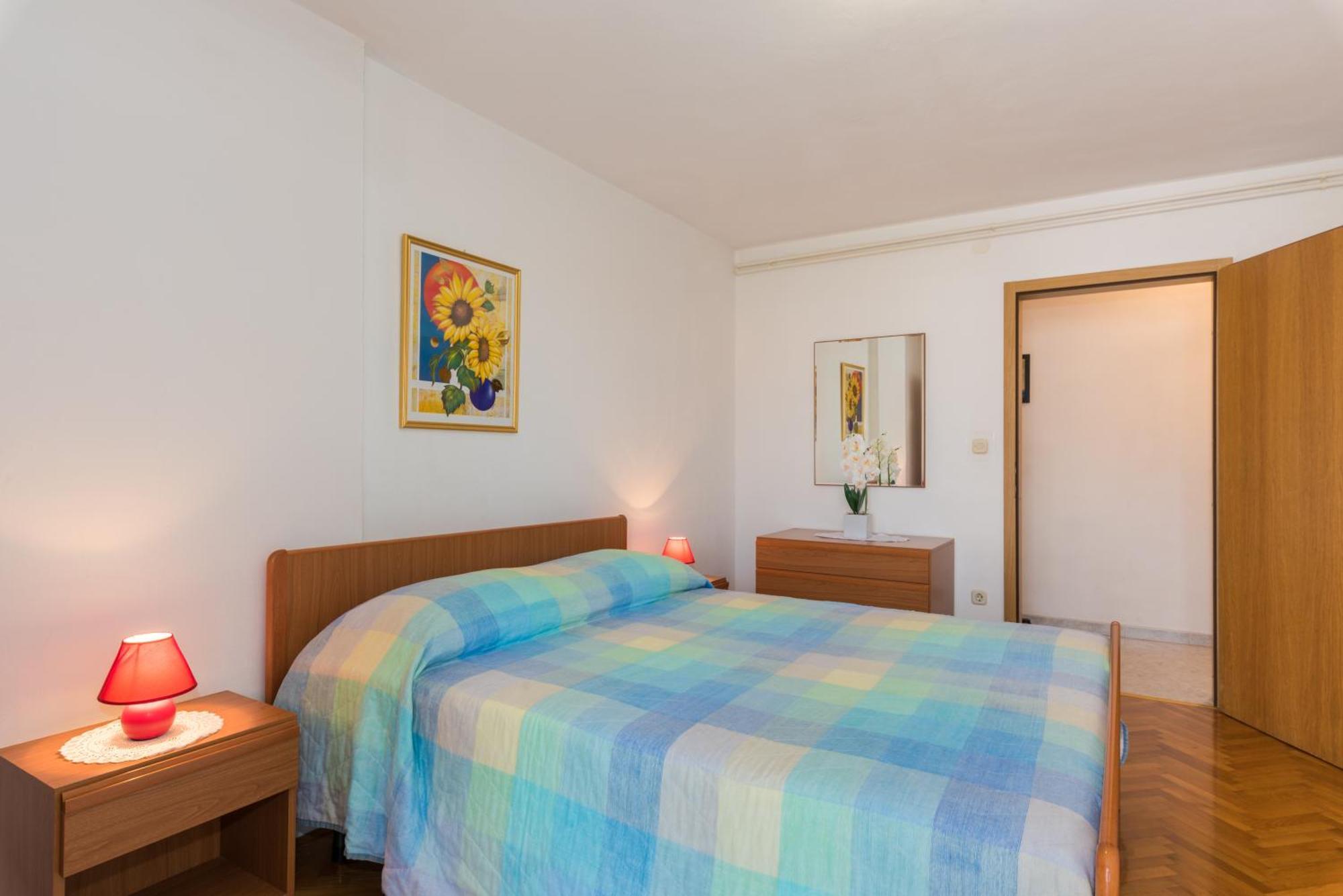 Kamelija Apartment Ровин Екстериор снимка