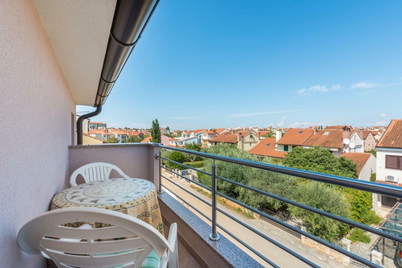 Kamelija Apartment Ровин Екстериор снимка